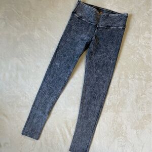 Lily lotus thick yoga pant distressed jean print medium